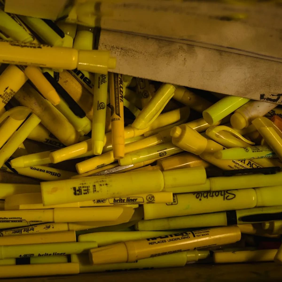 Highlighter Pens, Assorted (pack of 20)