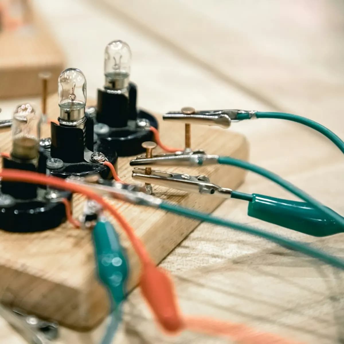 LED and Alligator-Clip Experiment Set